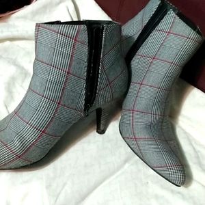 Ankle boots  💕one pair of shoes